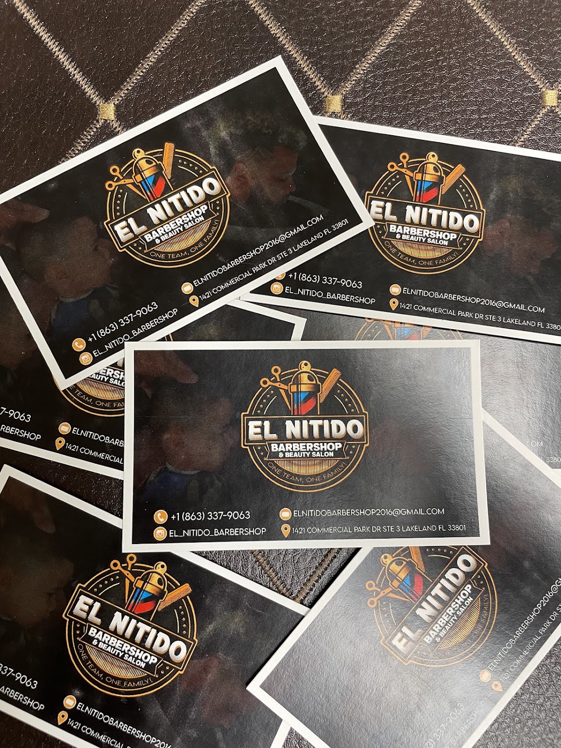El Nítido business cards showing the shop logo and contact details
